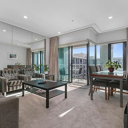 Stunning & Spacious Haven On The Waterfront! Auckland Esterno foto